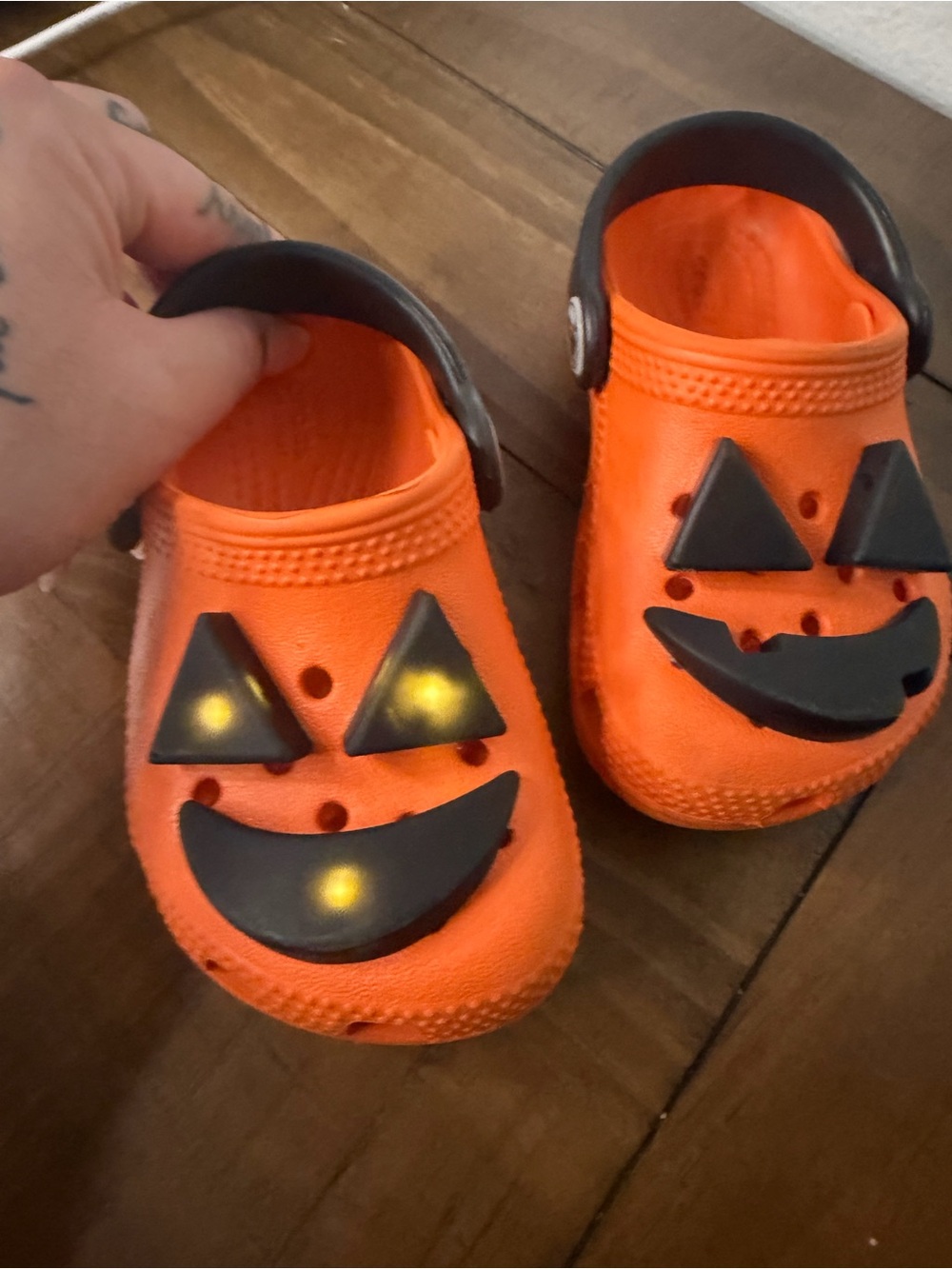 Crocs Classic Clog Kids C6 Halloween Jack O Lantern Orange/Black Clogs
